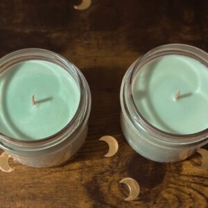 La Bicoque des Cinq, bougie, sous-bois clair